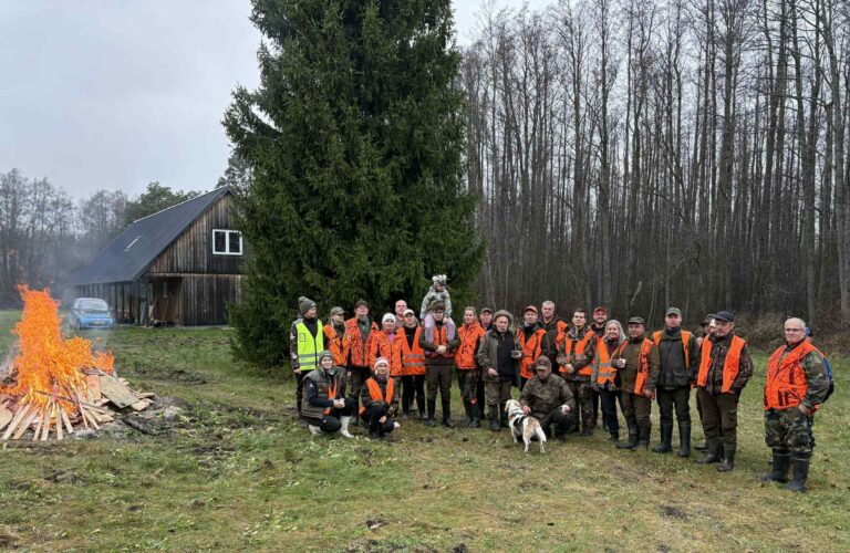 Vormsi Jahiseltsi rahvas sügisel 2025